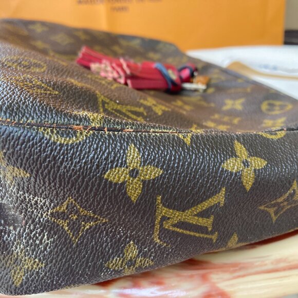 AUTHENTIC LOUIS VUITTON 80S REFURBISHED  BAG WITH BONUS GIFTS NO STRAP - Picture 5 of 16